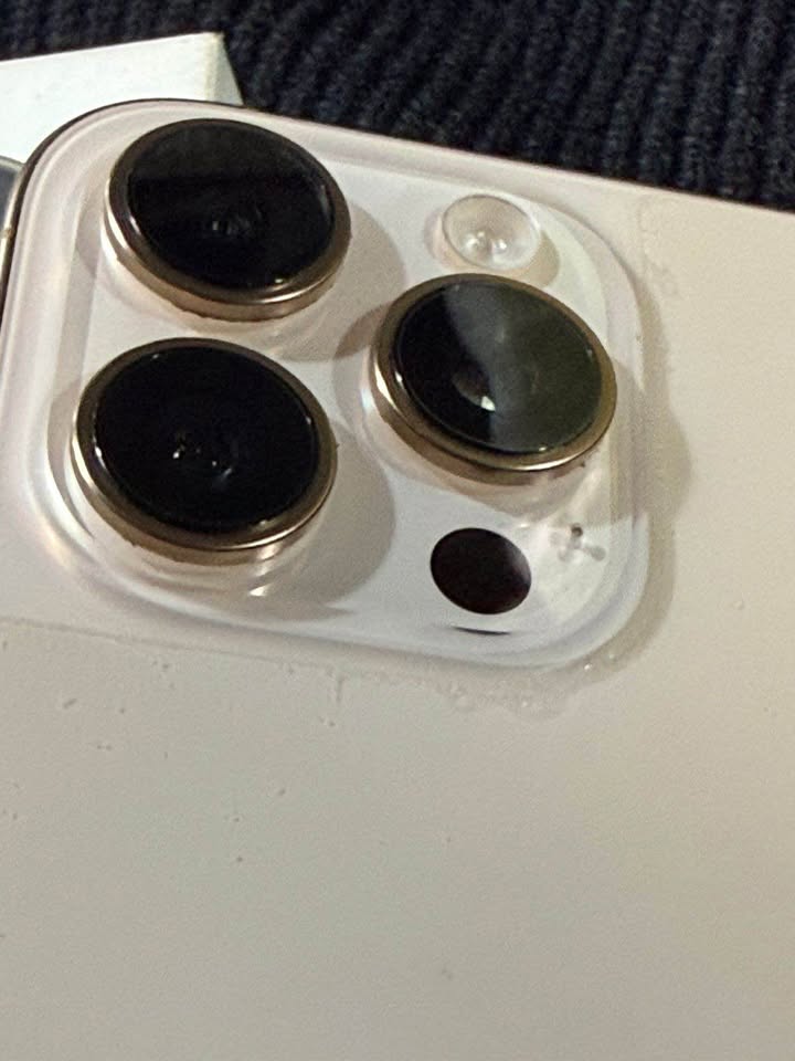 vendo hoy miércoles iPhone 16 pro Max 256 gb sin detalles tengo la caja original