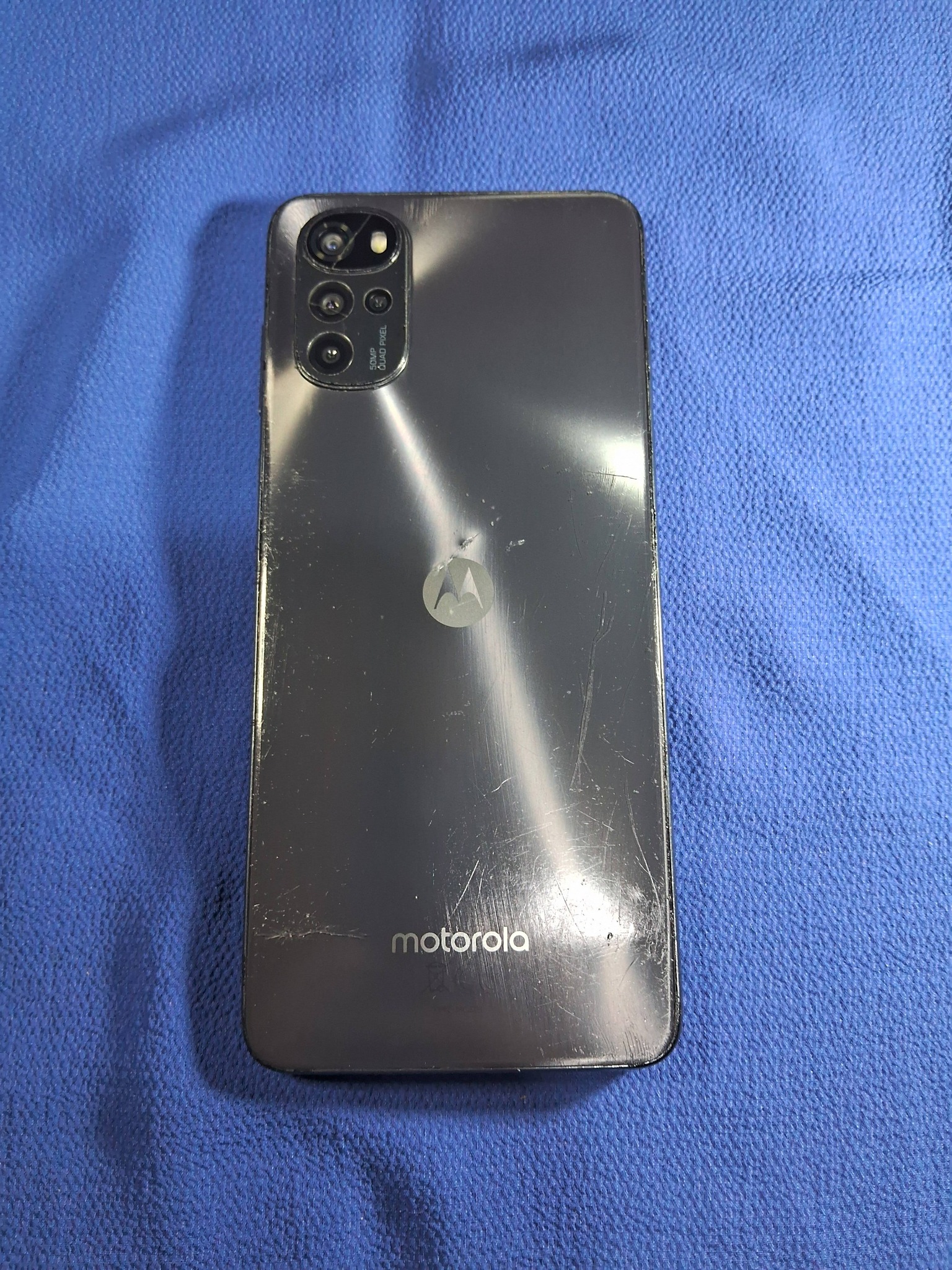 Permuto moto g22 libre 128gb impecable x 📲 + 💲 a mi favor, se va cn templado reforzado puesto