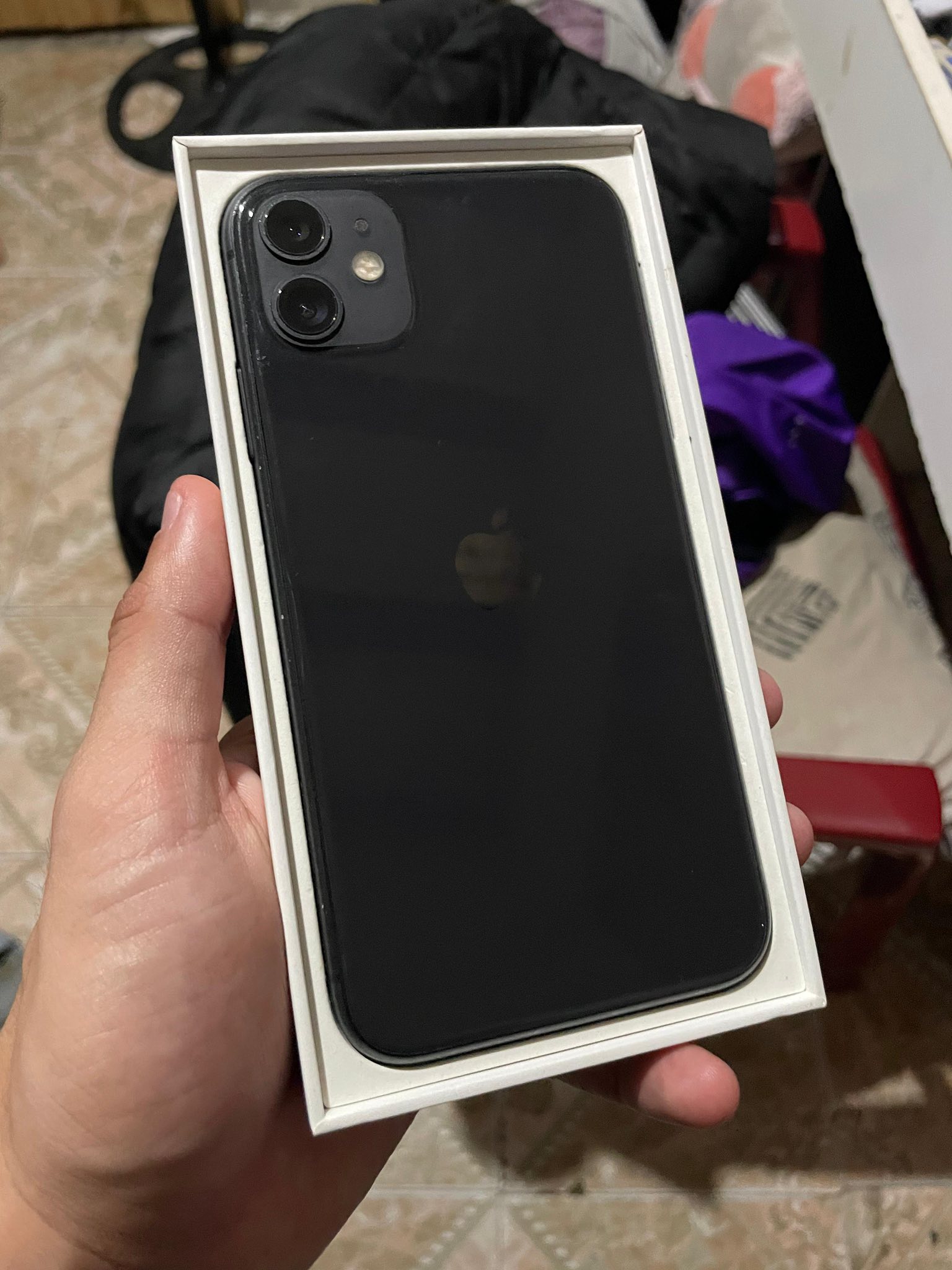 iPhone 11 black en caja 64gb 77% libre de todo sin detalles 250.000