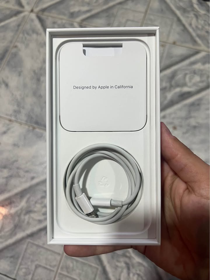 CAJA original iPhone 13 con cable y manuales