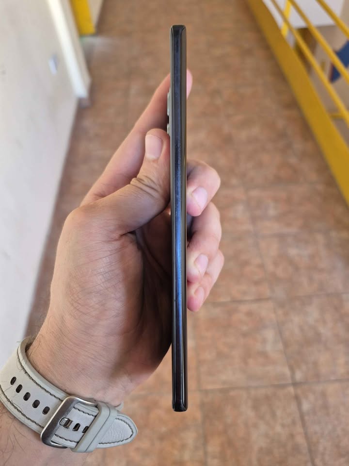 Infinix Hot 50 Pro Plus 256Gb/8 De Ram Con Detalle en La Tapa,Poco Notorio !!