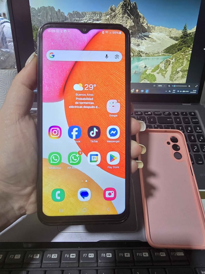 Samsung A14 , A WIFI , 5g , de 128 GB, con funda rosa y vidrio templado $80.000 impecable