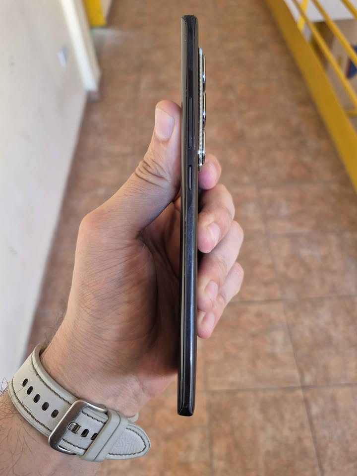 Infinix Hot 50 Pro Plus 256Gb/8 De Ram Con Detalle en La Tapa,Poco Notorio !!