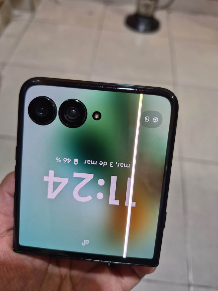 Moto razr 50 ultra 1 TB / con detalle Libre ✅