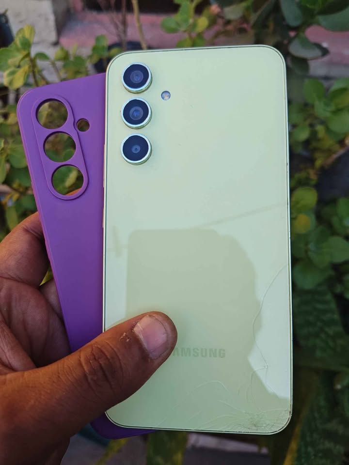 Líquido “Samsung A54 ” a wifi con funda