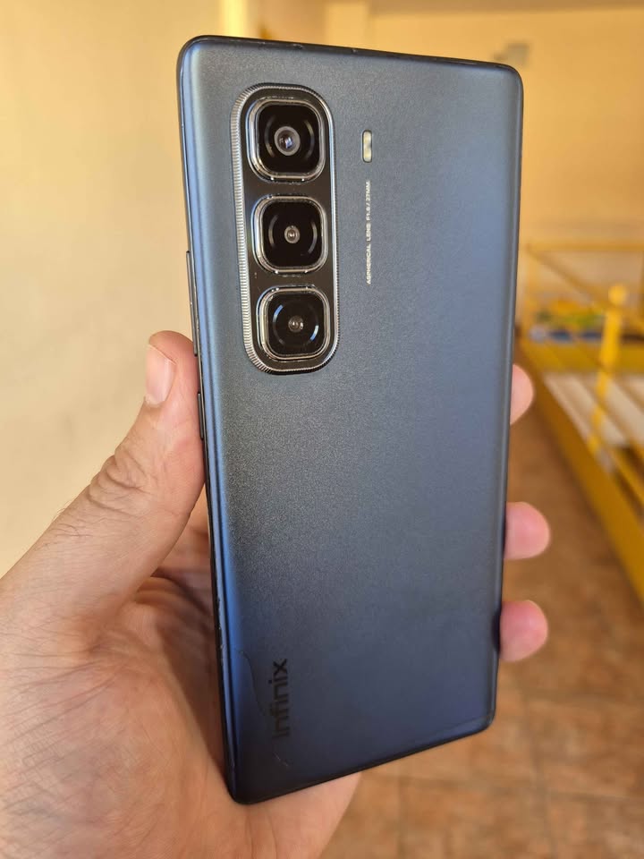 Infinix Hot 50 Pro Plus 256Gb/8 De Ram Con Detalle en La Tapa,Poco Notorio !!