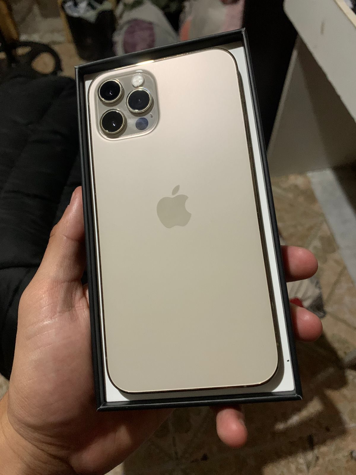 iPhone 12 Pro Gold en caja 128gb 77% libre de todo sin detalles 350.000