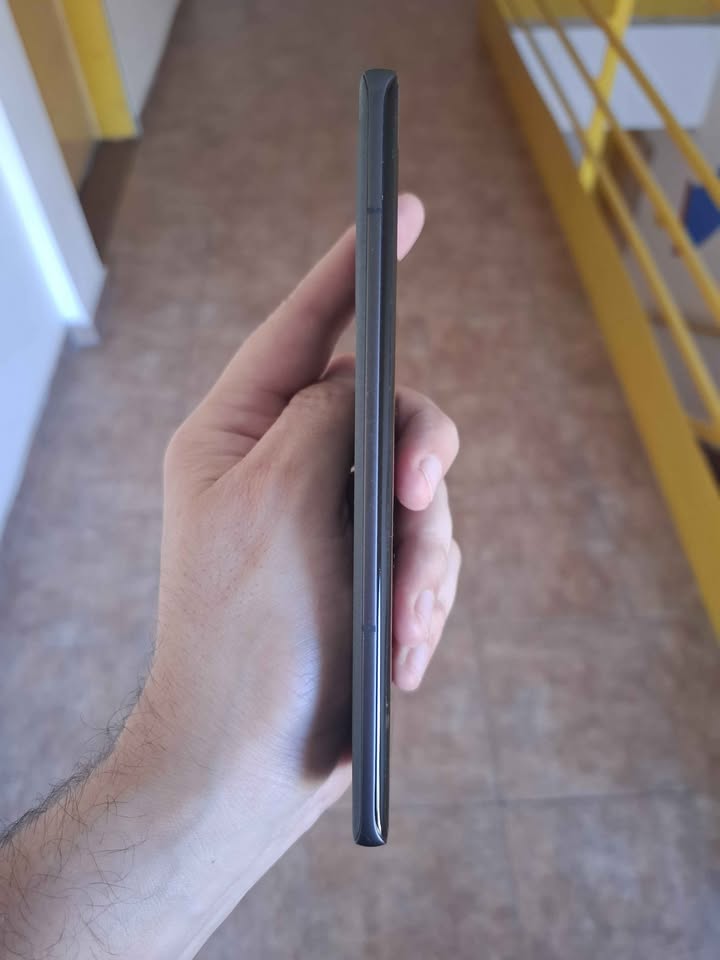 Motorla Edge 50 256Gb y 12 De Ram Libre de fabrica impecable Estado Como Nuevo!!