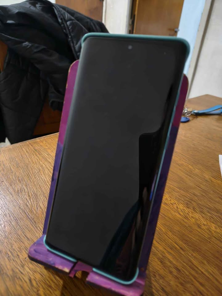 Moto edge 60 fusión 256gb nuevo pero anda a wifi,no lee chip $215.000