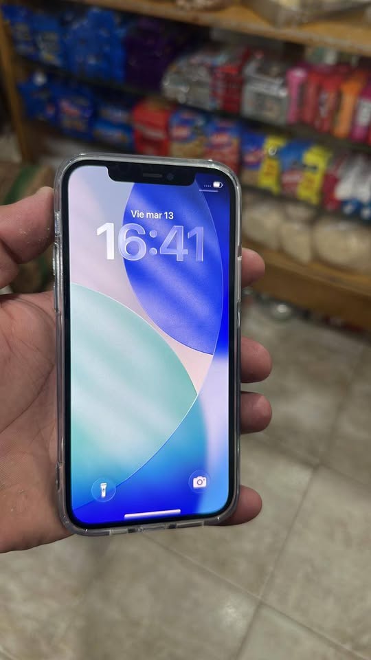 ipone 12 batería al 100 64 gb de almacenamiento