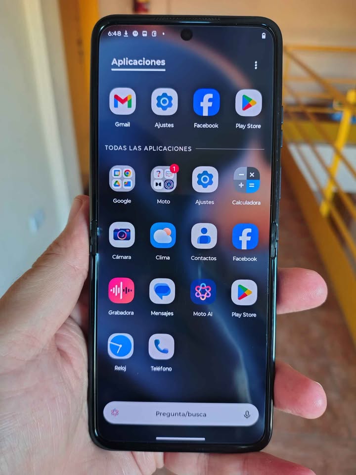 Motorla Razr 60 a Esim 512Gb y 12 De Ram Impecable Estado Como Nuevo !!