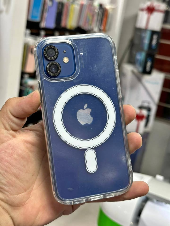 ipone 12 batería al 100 64 gb de almacenamiento