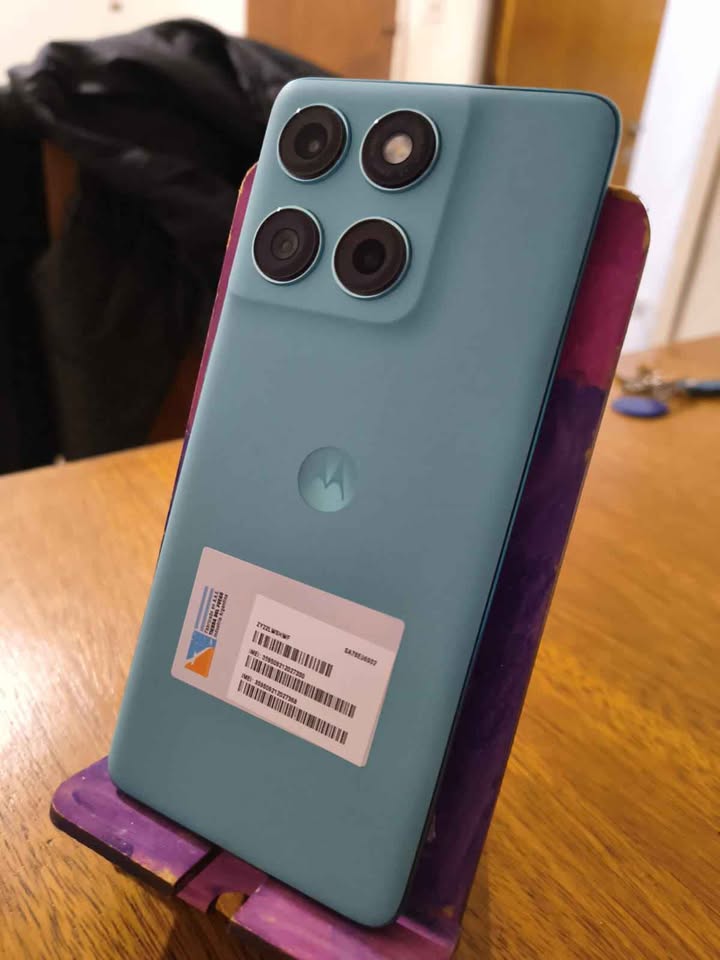 Moto edge 60 fusión 256gb nuevo pero anda a wifi,no lee chip $215.000