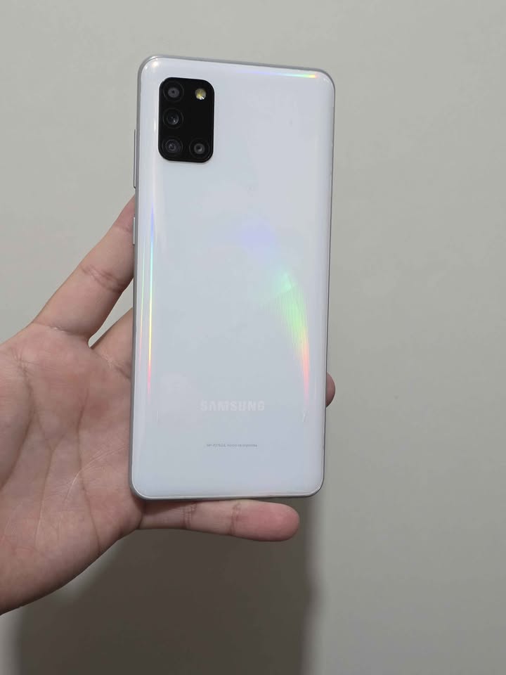 Samsung A31 Libre para cualquier empresa 128gb de almacenamiento 4gb de ram