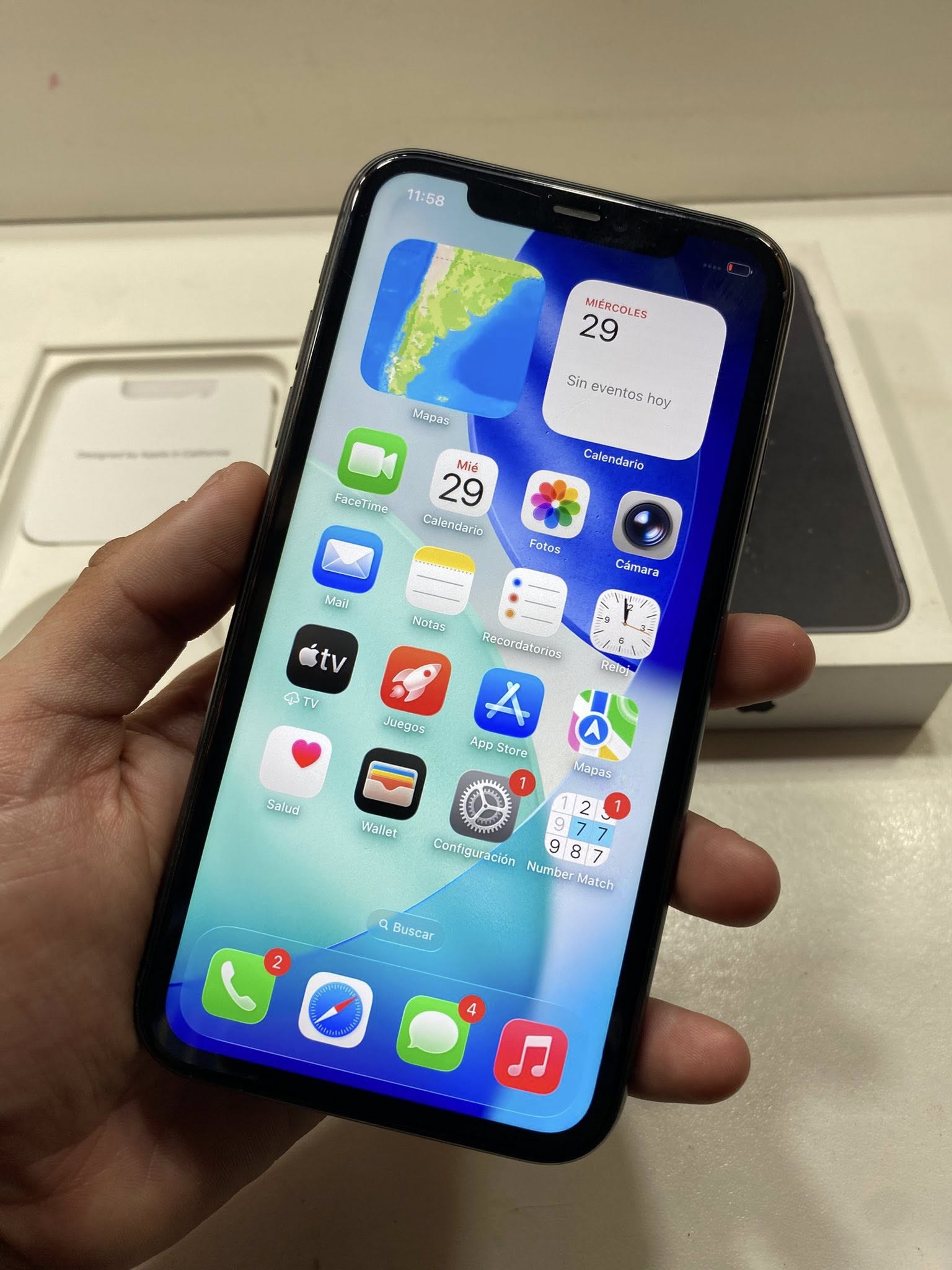 Vendo iPhone soy de zona oeste punto de encuentro a coordinar, sin vuelteros