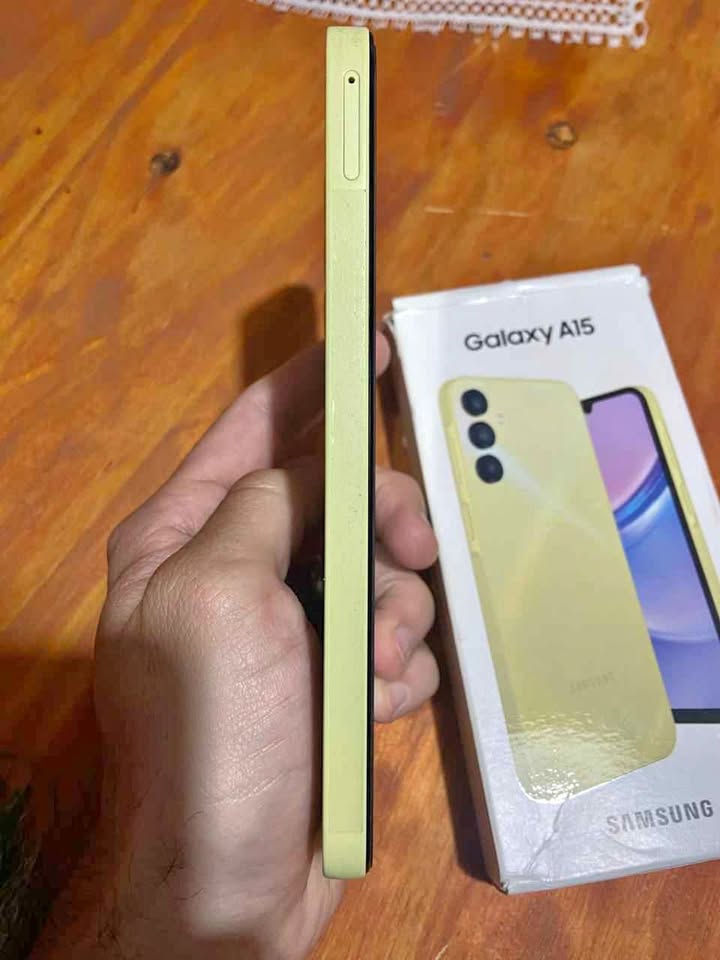 Vendo urgente Samsung a15 de 128gb y 4Ram libre de fabrica 1 año de uso completo en caja.Sin detalle