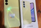 Vendo urgente Samsung a15 de 128gb y 4Ram libre de fabrica 1 año de uso completo en caja.Sin detalle