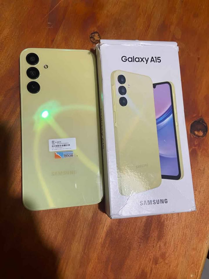 Vendo urgente Samsung a15 de 128gb y 4Ram libre de fabrica 1 año de uso completo en caja.Sin detalle