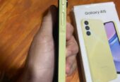 Vendo urgente Samsung a15 de 128gb y 4Ram libre de fabrica 1 año de uso completo en caja.Sin detalle