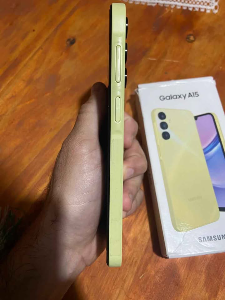 Vendo urgente Samsung a15 de 128gb y 4Ram libre de fabrica 1 año de uso completo en caja.Sin detalle