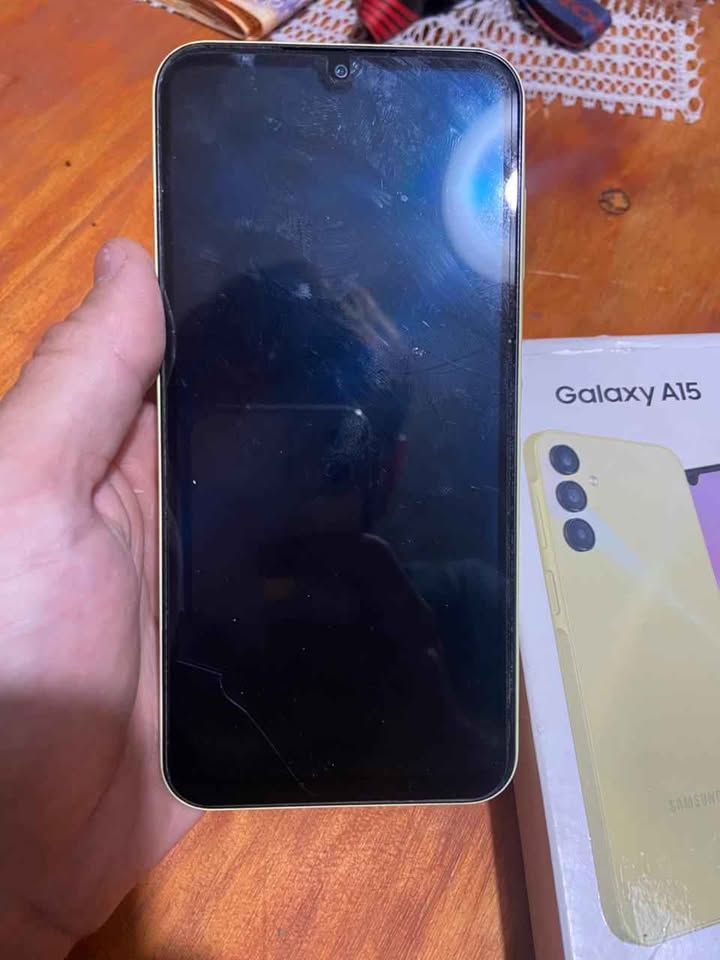Vendo urgente Samsung a15 de 128gb y 4Ram libre de fabrica 1 año de uso completo en caja.Sin detalle