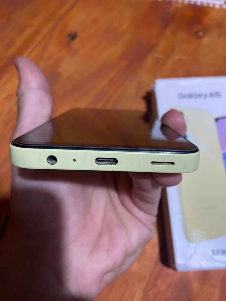 Vendo urgente Samsung a15 de 128gb y 4Ram libre de fabrica 1 año de uso completo en caja.Sin detalle