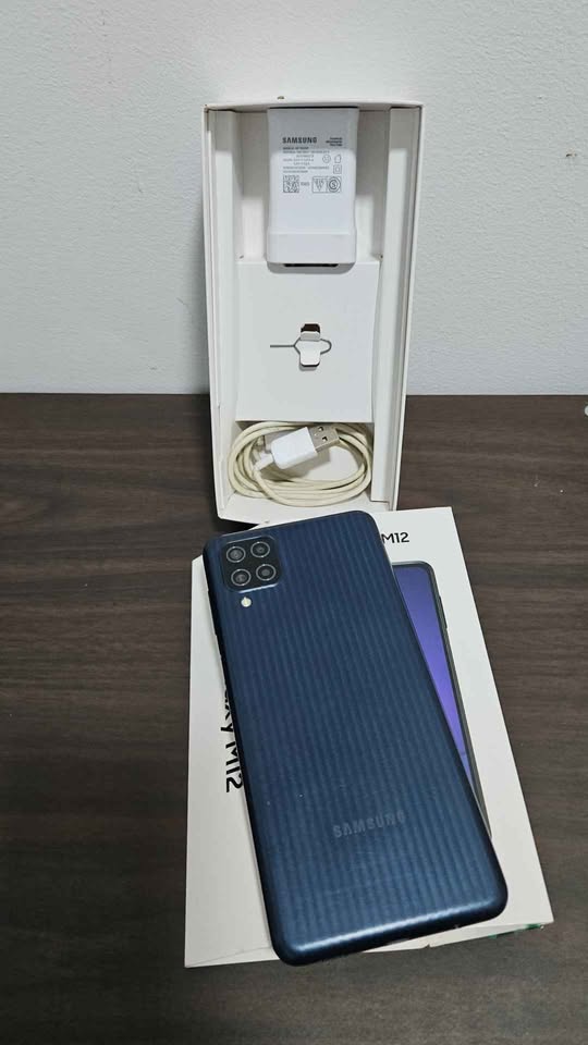 Celular Samsung M12 usado impecable $140mil