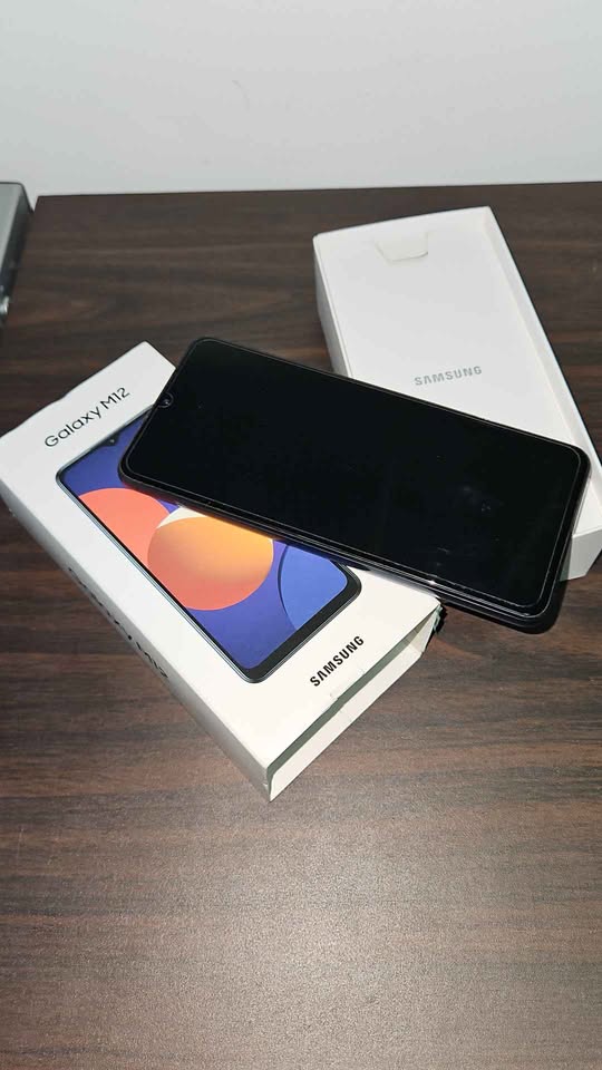 Celular Samsung M12 usado impecable $140mil