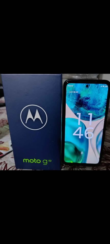 Moto G52 (usado) Buen estado. Caja original funda y templado.