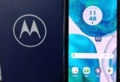 Moto G52 (usado) Buen estado. Caja original funda y templado.