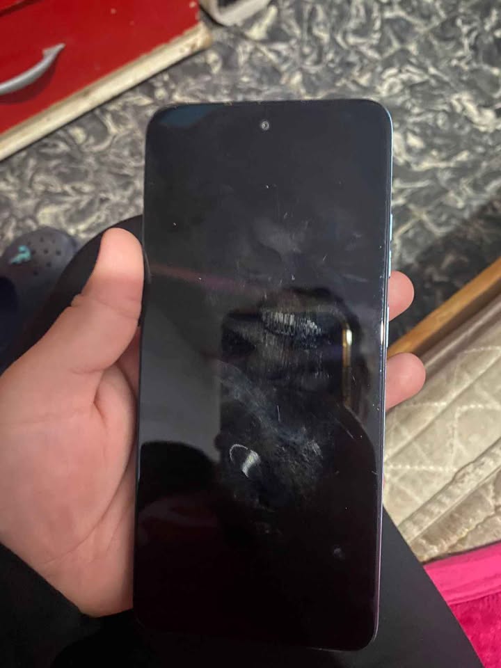 Vendo a permuto por Samsung Motorola e15 tiene una pequeña trizadura pero no le afecta en nada