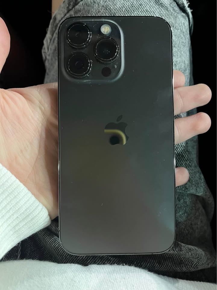Vendo IPhone 13 pro Cargador original-5 fundas-89 % de bateria