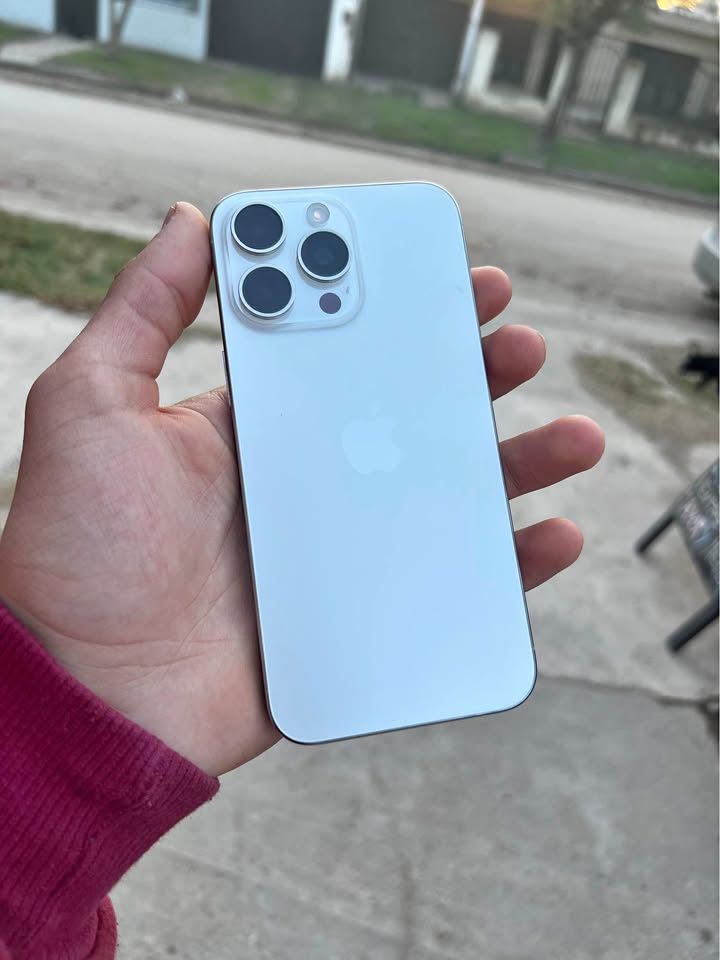 Vendo urgente Iphone 15 pro Max 512gb