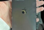 Vendo IPhone 13 pro Cargador original-5 fundas-89 % de bateria