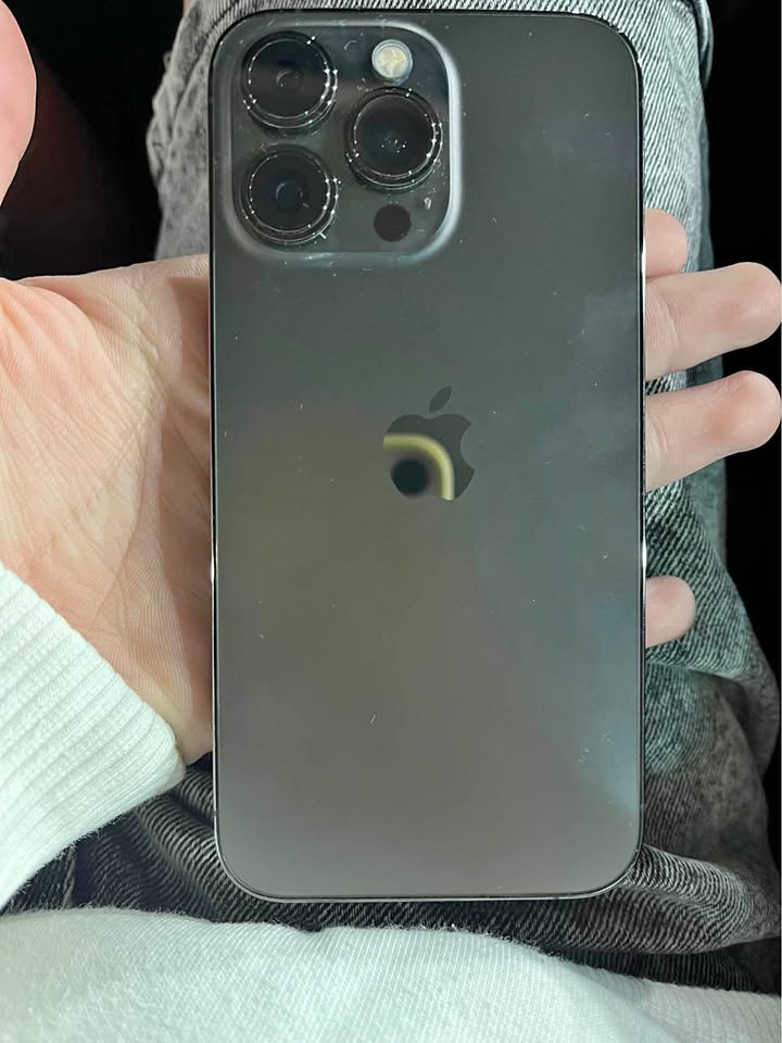 Vendo IPhone 13 pro Cargador original-5 fundas-89 % de bateria
