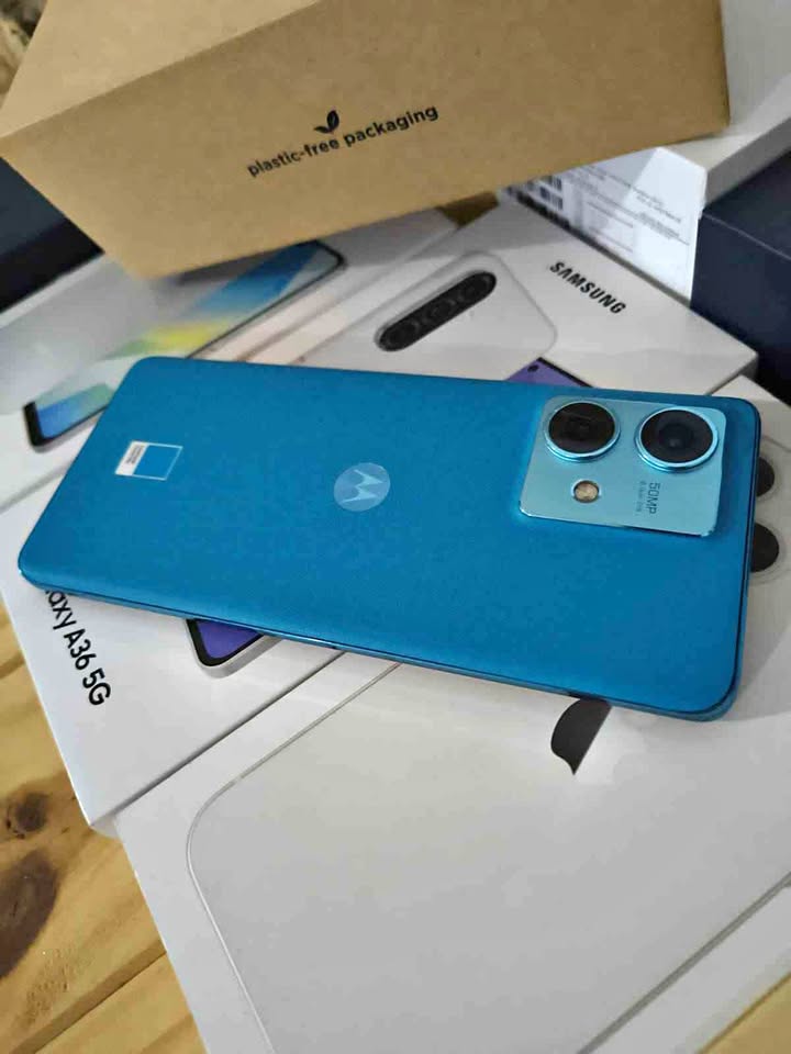 Moto edge 40 neo 12/256gb en caja con cargador original de 68wats $315.000