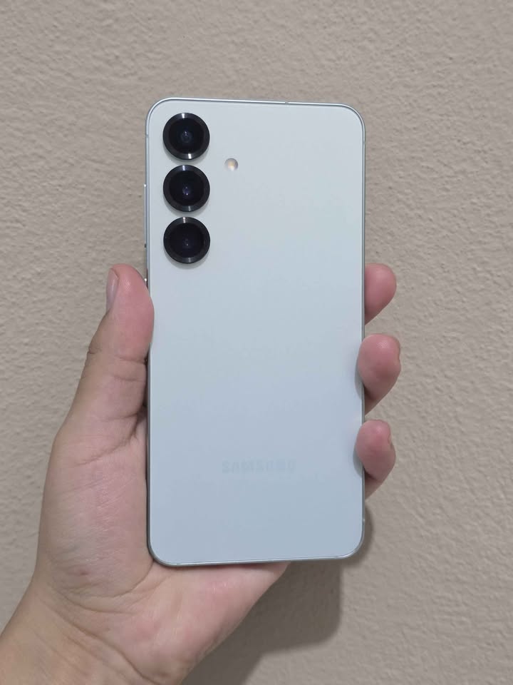 Samsung S25 Libre De Fabrica Para Cualquier Empresa 256gb De Almacenamiento 12gb De Ram