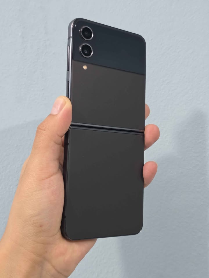 Samsung Zflip 4 Libre De Fabrica Para Cualquier Empresa 256gb De Almacenamiento 8gb De Ram