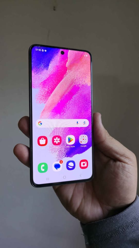 Vendo Samsung S21FE 5G libre 128gb 6ram minimo detalle vidrio , No permuto