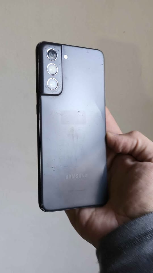 Vendo Samsung S21FE 5G libre 128gb 6ram minimo detalle vidrio , No permuto