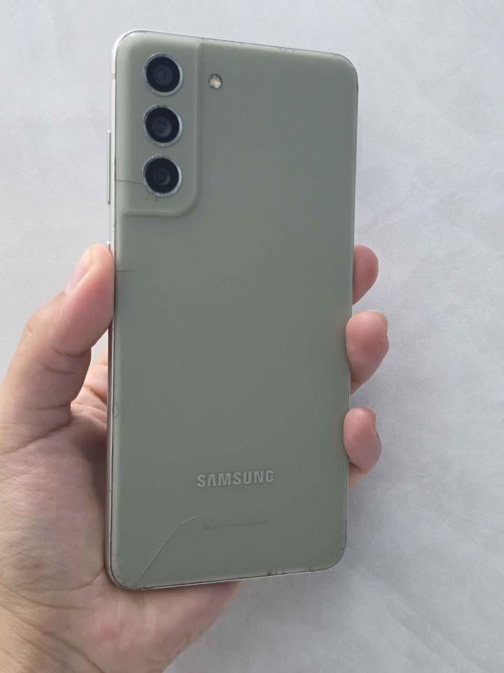Samsung S21 FE Solo WiFi, 128gb De Almacenamiento 6gb De Ram.