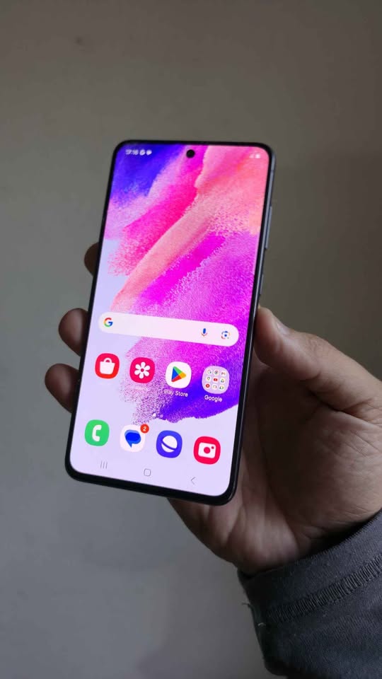 Vendo Samsung S21FE 5G libre 128gb 6ram minimo detalle vidrio , No permuto