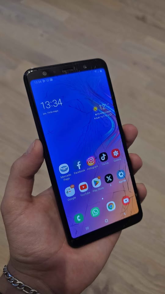 SAMSUNG GALAXY A7 2018 LIBRE 64GB 4GB RAM ASTILLADO