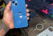 iPhone 13 de 128 Gg y 79 de batería de talles en la pantalla