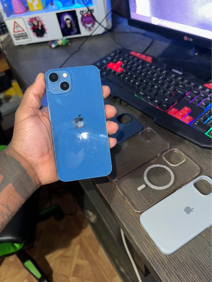 iPhone 13 de 128 Gg y 79 de batería de talles en la pantalla
