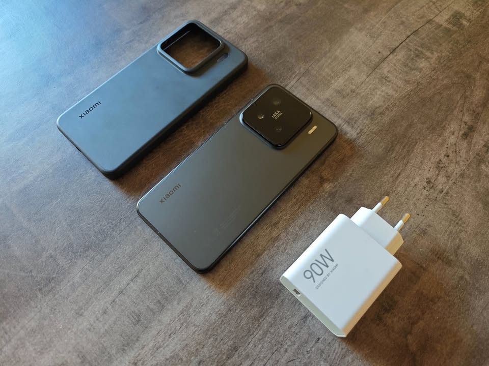 Xiaomi 15 (snapdragon elite) – Funda y cargador originales