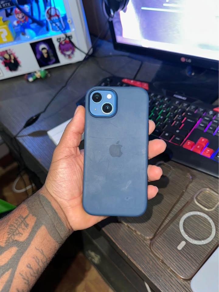 iPhone 13 de 128 Gg y 79 de batería de talles en la pantalla