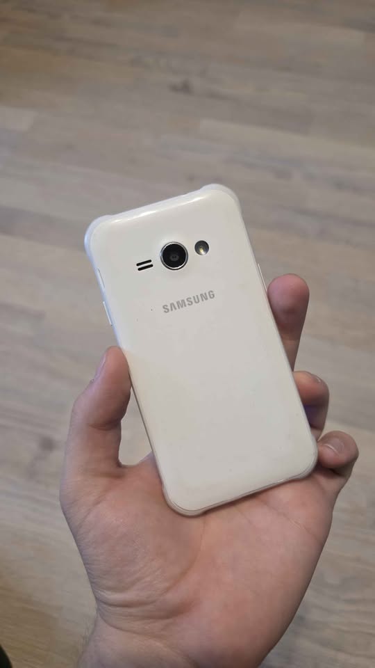 SAMSUNG GALAXY J1 ACE LIBRE 8GB ANDROID 5 EN BUENAS CONDICIONES
