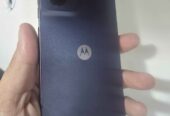 Motorola g04s 📱 64 GB 👌 Se retira por paternal 😊 Detalle tiene porta sin de otro color