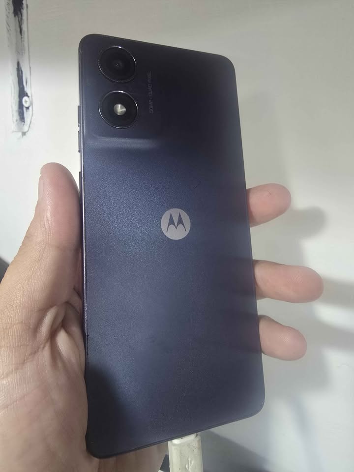 Motorola g04s 📱 64 GB 👌 Se retira por paternal 😊 Detalle tiene porta sin de otro color